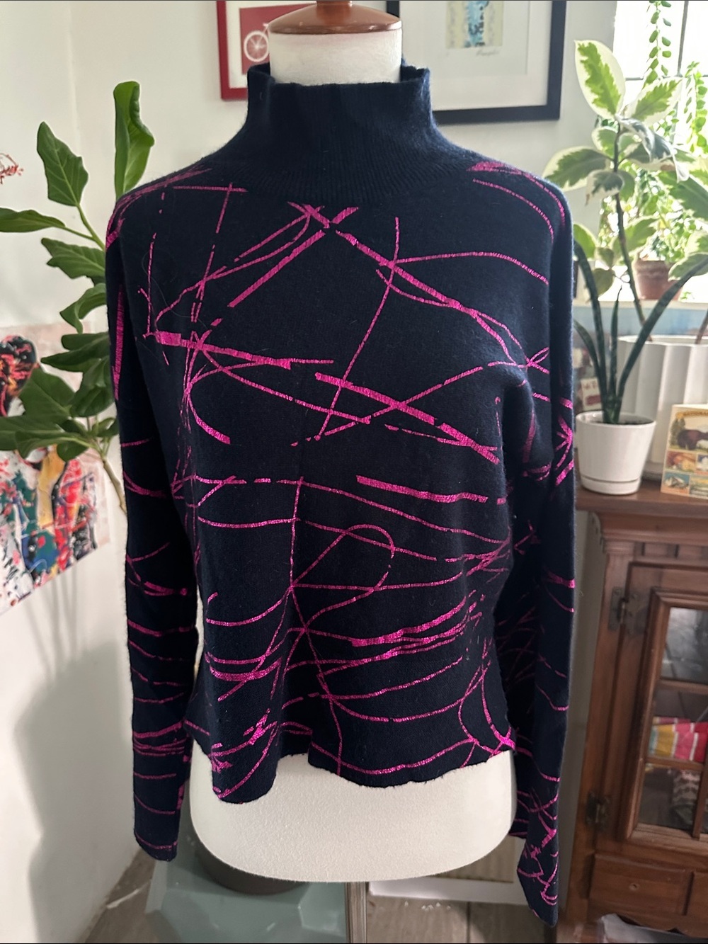 Brodie Cashmere Black Sweater with Pink Abstract Stripe small 100% cashmere